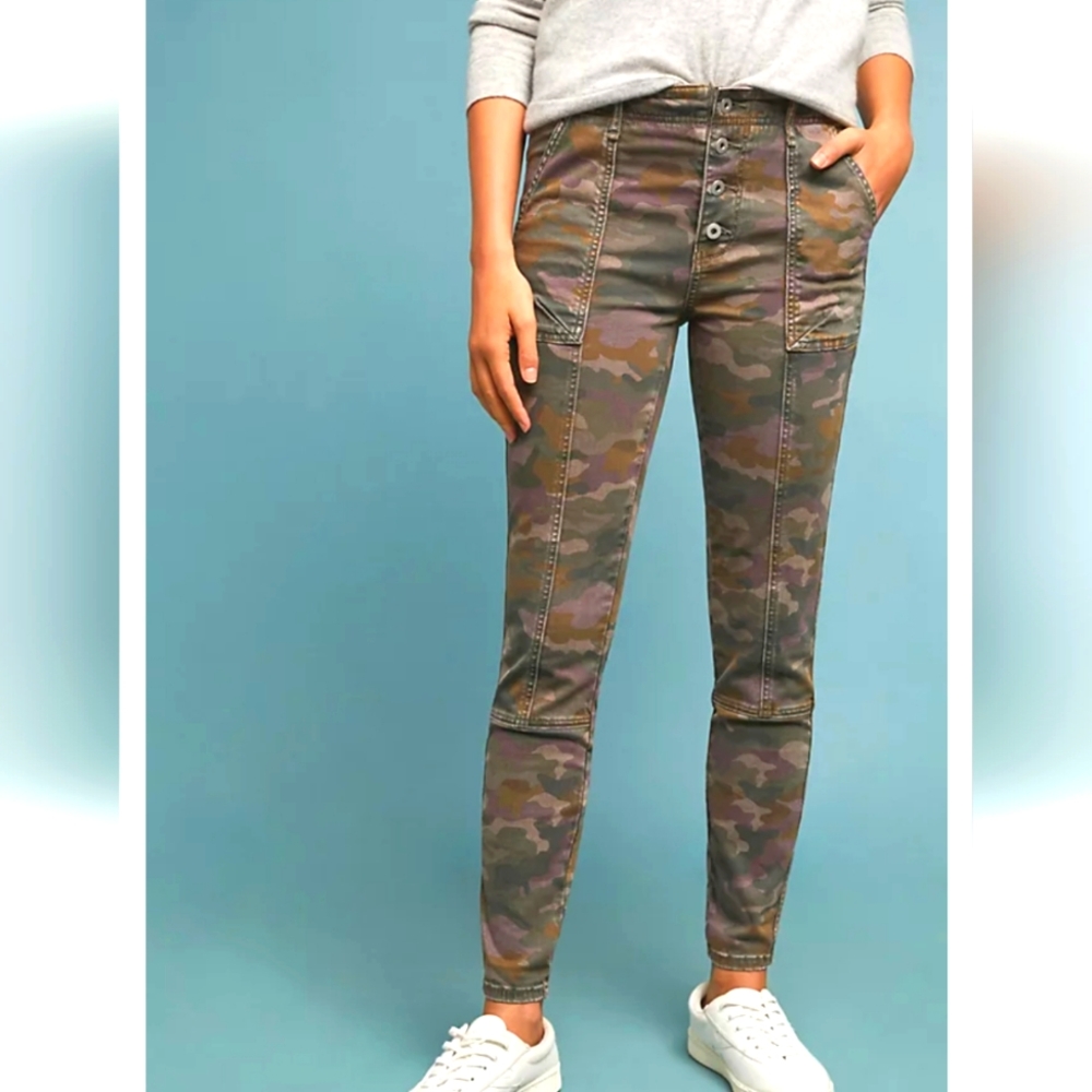 Anthropologie camo print khaki jean pants Women's size 30 buttons